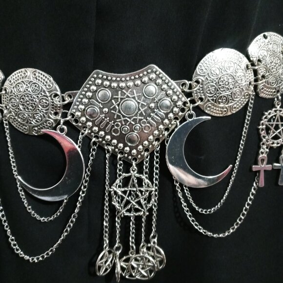 witchy goth Silver-Tone Chain Belt – Ankh, Pentacle & Crescent Moon Charms - Picture 3 of 8